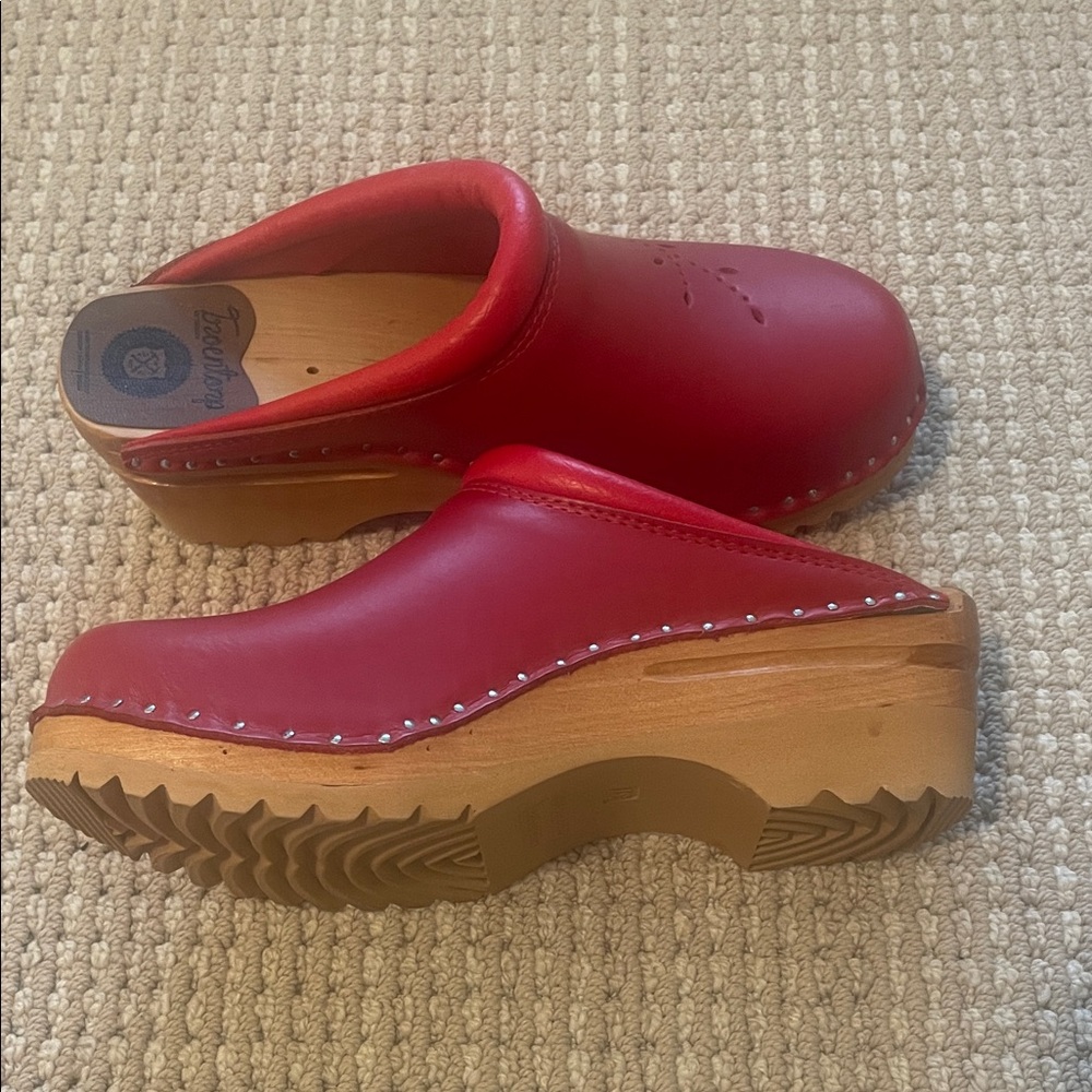 Women's Red Leather Clogs with Swedish Design Detail - Picture 6 of 7